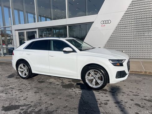 Used 2022 Audi Q8 Premium image 11