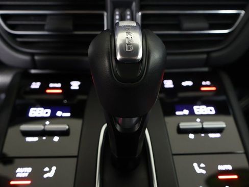 Used 2023 Porsche Macan S image 3