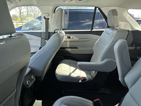 Used 2025 Ford Explorer Active w/ Active Comfort Package image 10