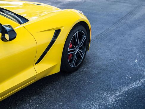 Used 2017 Chevrolet Corvette Stingray Coupe w/ 1LT RWD image 12
