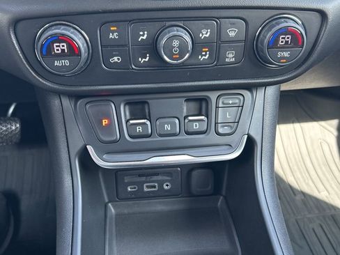 Used 2019 GMC Terrain SLT w/ Preferred Package AWD/4WD image 41