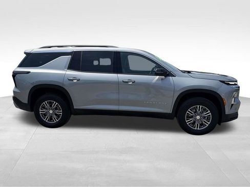 Certified 2025 Chevrolet Traverse LT w/ Driver Confidence Package FWD image 25