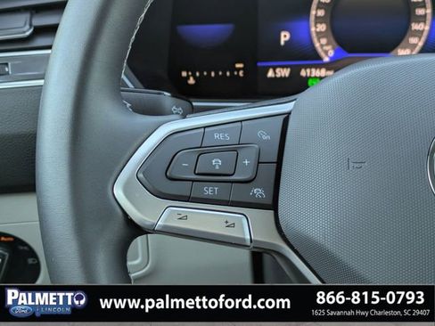 Used 2022 Volkswagen Tiguan SE w/ Panoramic Sunroof Package image 26