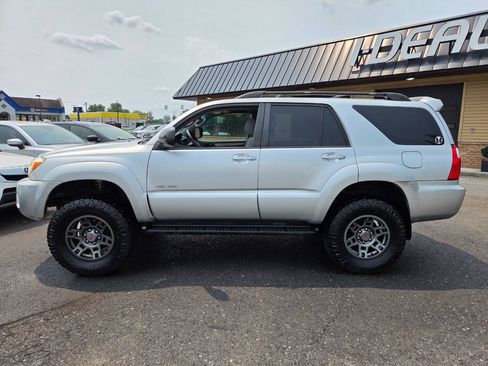 Used 2008 Toyota 4Runner SR5 AWD/4WD image 8