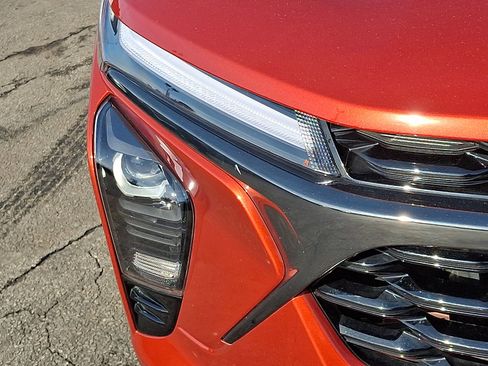 Certified 2024 Chevrolet Trax RS w/ Driver Confidence Package image 10