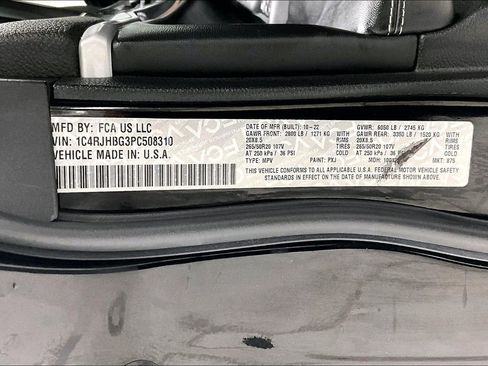 Used 2023 Jeep Grand Cherokee Limited w/ Black Appearance Package image 42