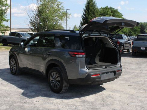 Used 2025 Nissan Pathfinder SV AWD/4WD image 7