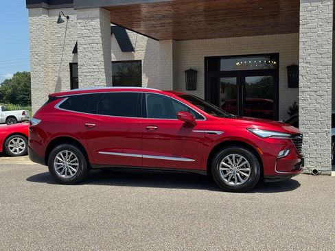 Used 2024 Buick Enclave Premium AWD/4WD image 16