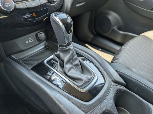 Used 2018 Nissan Rogue SV FWD image 21