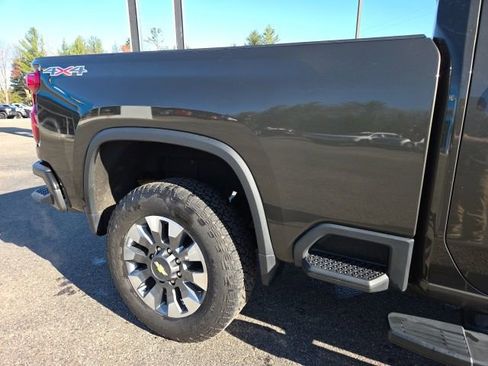 Used 2022 Chevrolet Silverado 2500 Custom w/ Custom Value Package AWD/4WD image 34