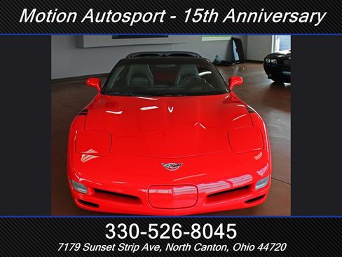 Used 2003 Chevrolet Corvette Coupe w/ Preferred Equipment Group RWD image 4