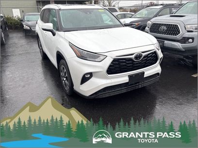 Used 2022 Toyota Highlander XLE