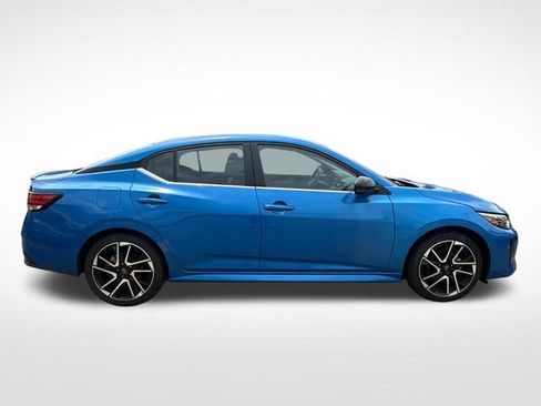 Certified 2025 Nissan Sentra SR FWD image 11