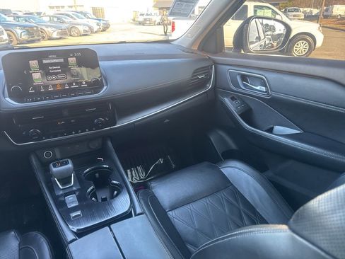 Used 2021 Nissan Rogue Platinum image 39