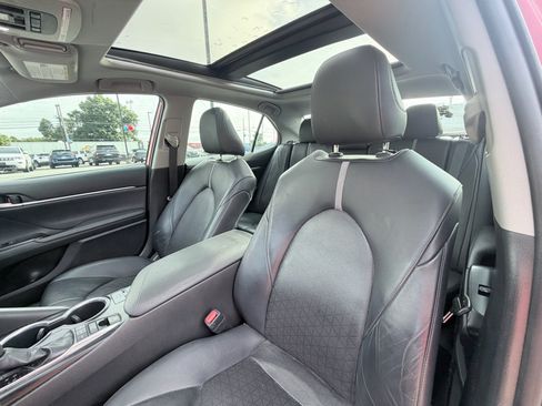 Used 2019 Toyota Camry XSE FWD image 18