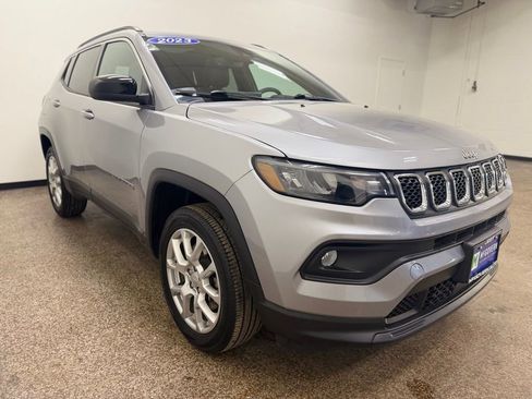 Used 2023 Jeep Compass Latitude w/ Sun and Sound Group AWD/4WD image 8