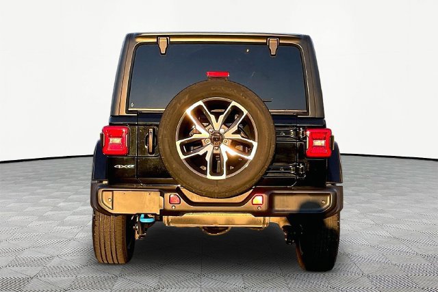 Used 2024 Jeep Wrangler Unlimited w/ Convenience Group AWD/4WD image 6