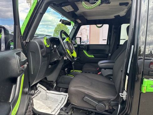 Used 2017 Jeep Wrangler Unlimited Sport w/ Connectivity Group AWD/4WD image 9