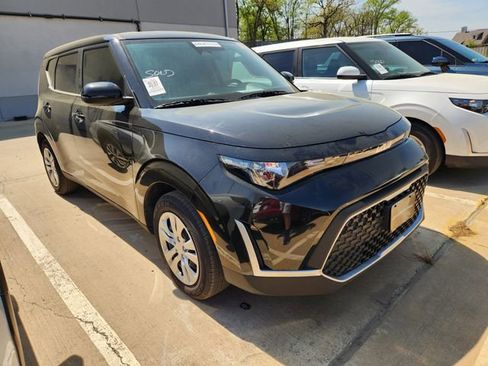 Certified 2025 Kia Soul LX image 1