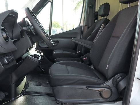 Used 2019 Mercedes-Benz Sprinter 2500 image 21