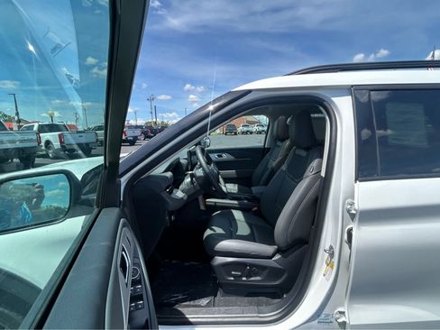 New 2026 Ford Explorer Active w/ Active Comfort Package AWD/4WD image 15