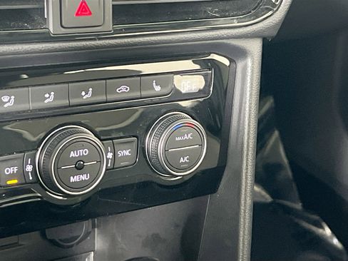 Used 2023 Volkswagen Taos SEL image 20