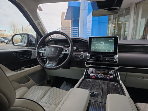 Used 2018 Lincoln Navigator L Black Label w/ Cargo Package image 39