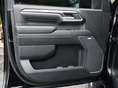 Used 2024 Chevrolet Silverado 2500 LTZ w/ LTZ Convenience Package image 14