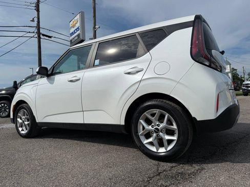 Used 2023 Kia Soul LX w/ LX Technology Package FWD image 4