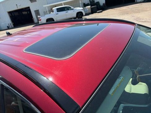 Used 2022 Toyota RAV4 XLE Premium image 4