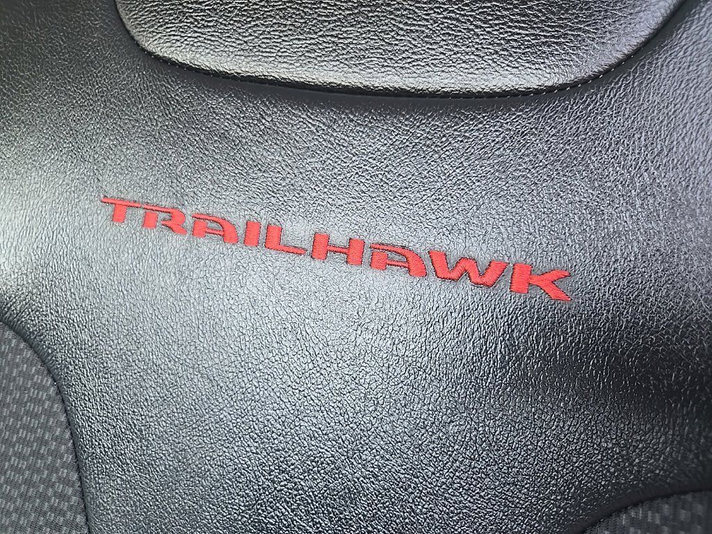 Used 2022 Jeep Compass Trailhawk w/ Trailhawk Convenience Group AWD/4WD image 43