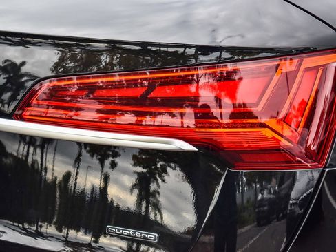 Used 2022 Audi Q5 2.0T Premium w/ Convenience Package image 7