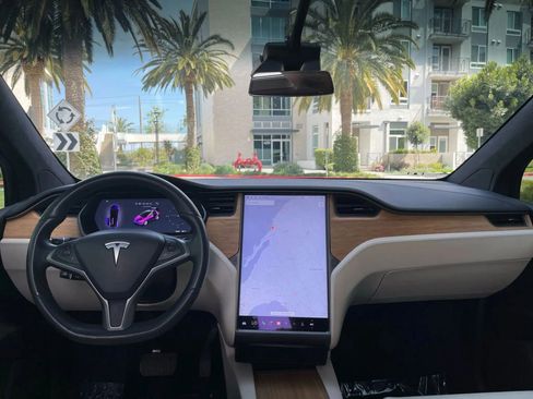 Used 2018 Tesla Model X 100D AWD/4WD image 25