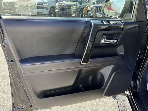 Used 2024 Toyota 4Runner TRD Off-Road Premium image 23