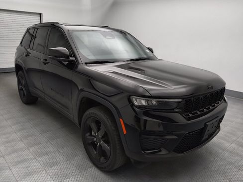 Used 2022 Jeep Grand Cherokee Altitude RWD image 13