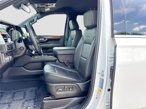 Used 2025 GMC Yukon Denali RWD image 22