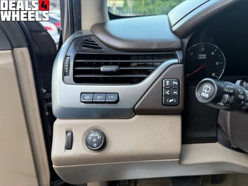 Used 2016 Chevrolet Suburban LTZ RWD image 15