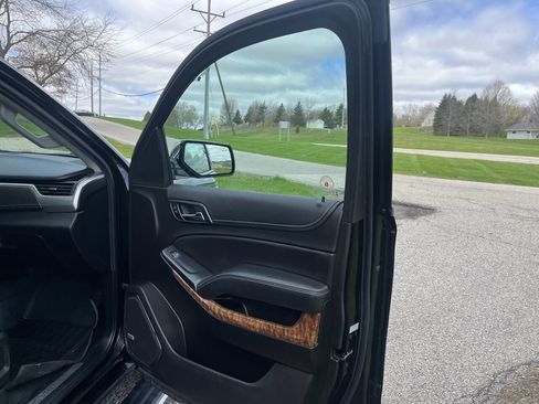 Used 2020 Chevrolet Tahoe Premier AWD/4WD image 34