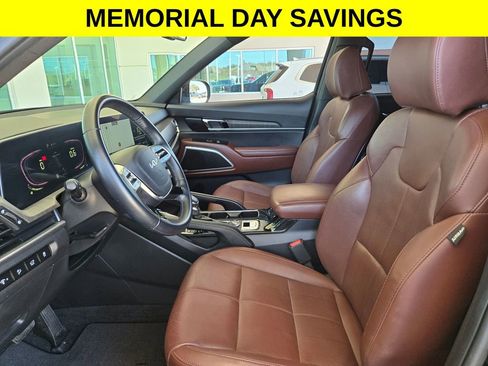 Used 2024 Kia Telluride EX w/ EX Captain's Chair Package FWD image 9