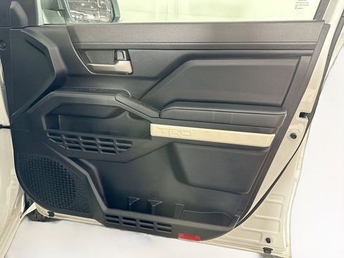 Used 2024 Toyota Tacoma TRD Off-Road image 32