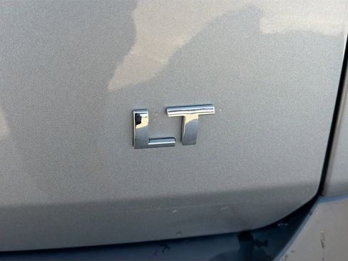 Used 2023 Chevrolet Traverse LT image 13