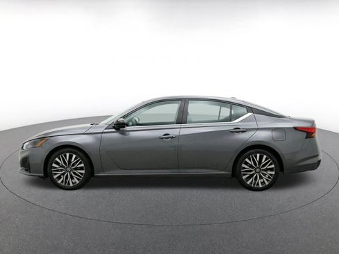 Used 2025 Nissan Altima 2.5 SV FWD image 4