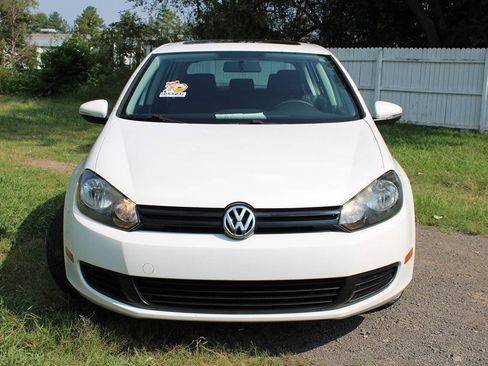 Used 2011 Volkswagen Golf 4-Door FWD image 2