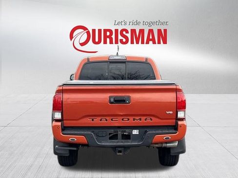 Used 2016 Toyota Tacoma TRD Sport image 3