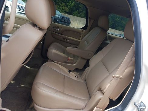 Used 2013 Cadillac Escalade Premium image 7