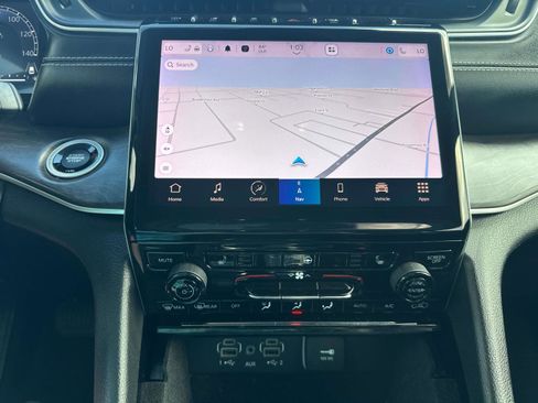 Used 2022 Jeep Grand Cherokee L Limited image 26