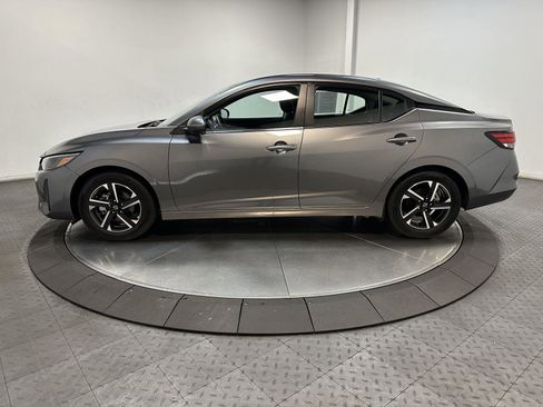 Used 2025 Nissan Sentra SV FWD image 8