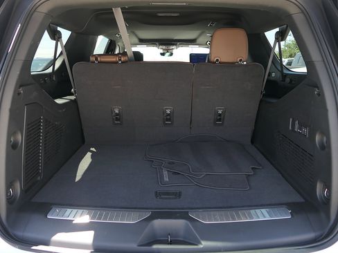Used 2024 Chevrolet Suburban High Country w/ Advanced Technology Package AWD/4WD image 24