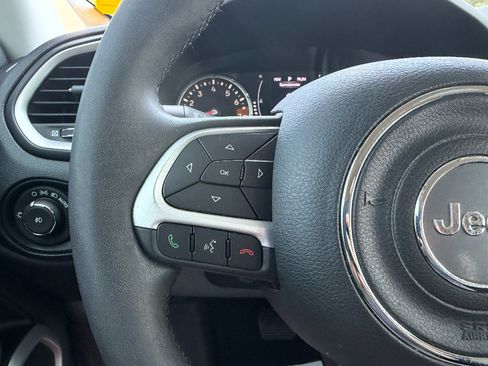 Used 2019 Jeep Renegade Latitude FWD image 28