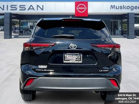 Used 2024 Toyota Highlander LE image 6